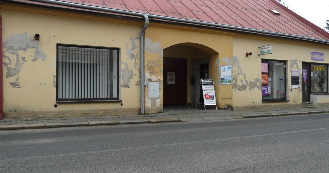 Prodej domu s obchodními a skladovacími prostory, Svratka